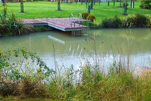 přírodní koupací jezírko