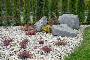 kamenná zahrada - šedý pískovec