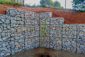 gabionová opěrná zeď - kámen pískovec