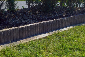 Betonová imitace dřeva - trávníková obruba 1, palisáda 