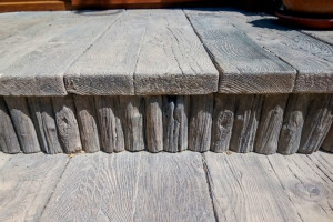 Betonová imitace dřeva - palisáda, schodnice