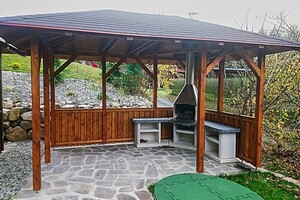 dřevěná pergola