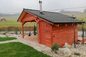 dřevěná pergola s úložnými prostory	