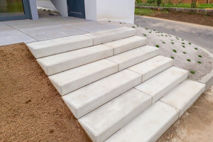 schody - broušený beton