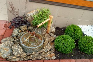 tsukubai - kamenná nádobka se stále přitékající vodou