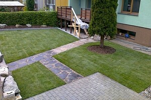 travní koberec po pokládce