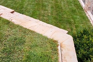 trávník na střeše budovy