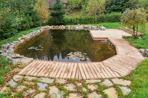 přírodní koupací jezírko