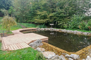 přírodní koupací jezírko